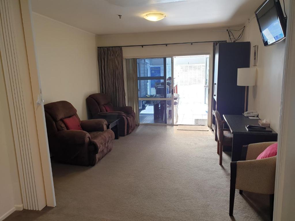 At Eden Park Motel - Resim 22