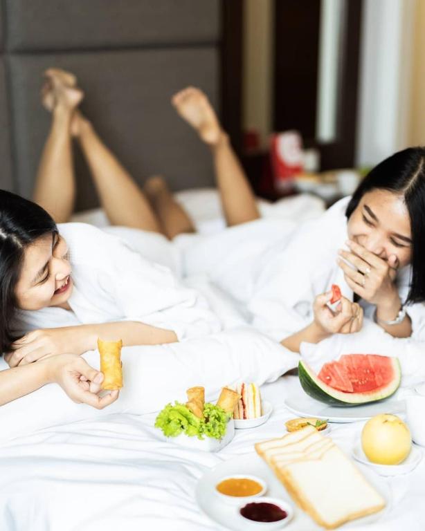 Makanan di atau berdekatan hotel