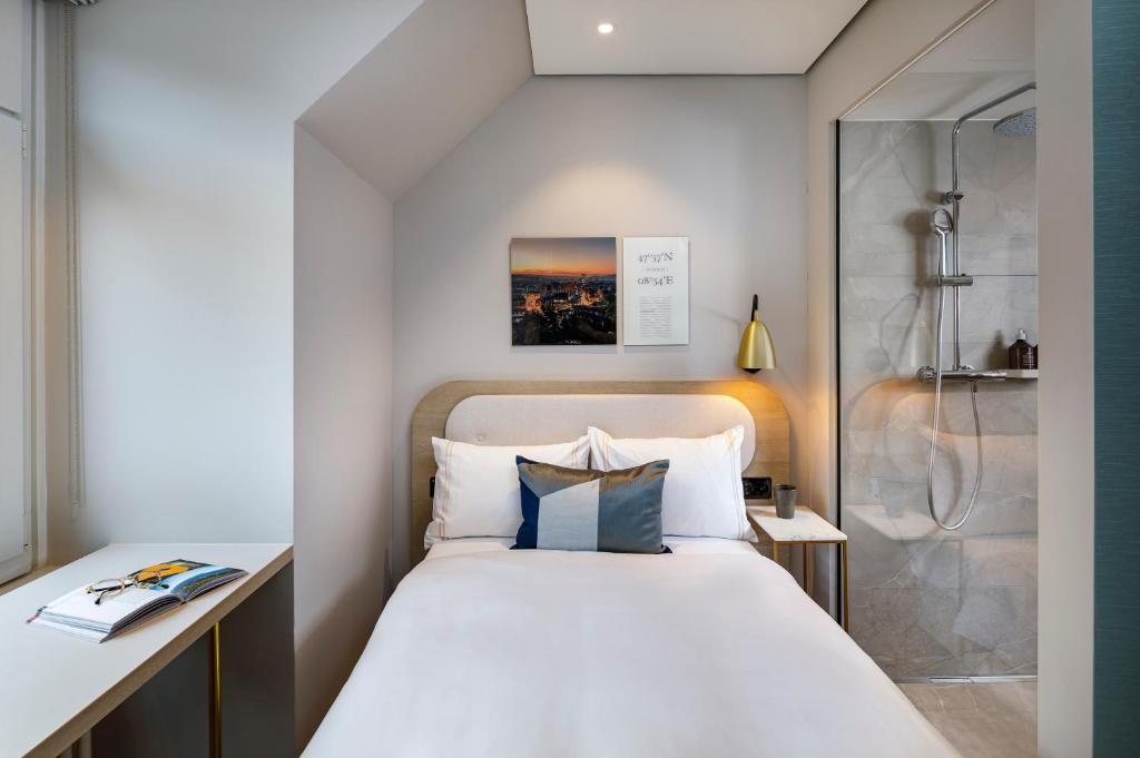 Llit o llits en una habitació de Hotel Felix