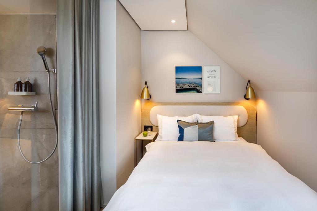Llit o llits en una habitació de Hotel Felix