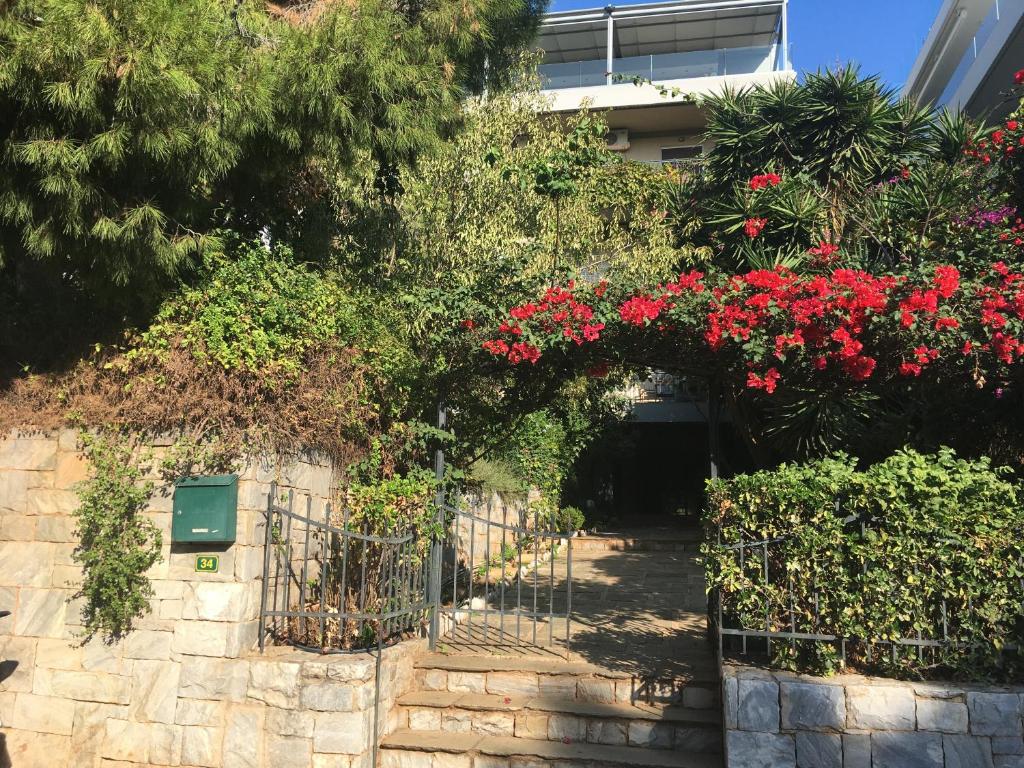 Zahrada ubytování A1 Elegant Vouliagmeni apt in a Unique Spot