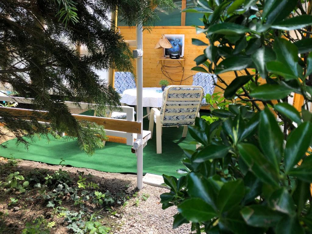 Zdjęcie z galerii obiektu City Camping& Apartman &Bungalow w Győr