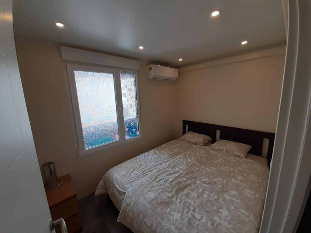 Posteľ alebo postele v izbe v ubytovaní Modern huge appartement, just 100 m from the beach