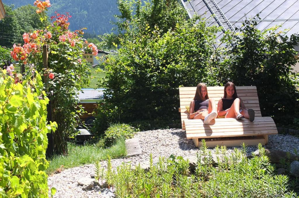 Zahrada ubytování Penthousewohnung mit Garten Sauna Pool
