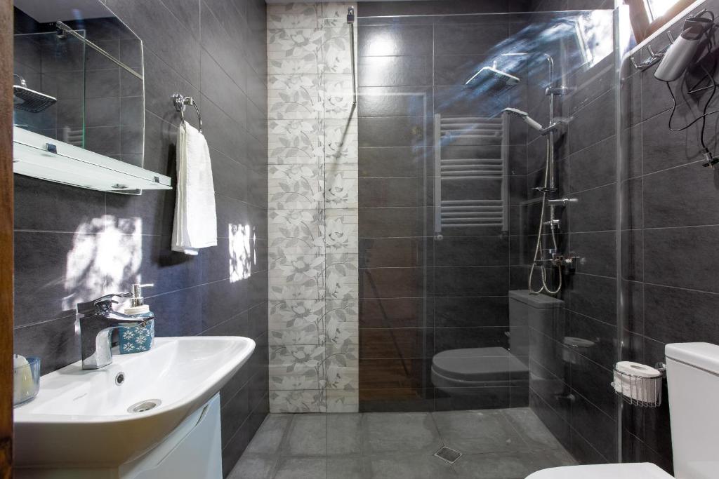 Koupelna v ubytování 4 Rooms