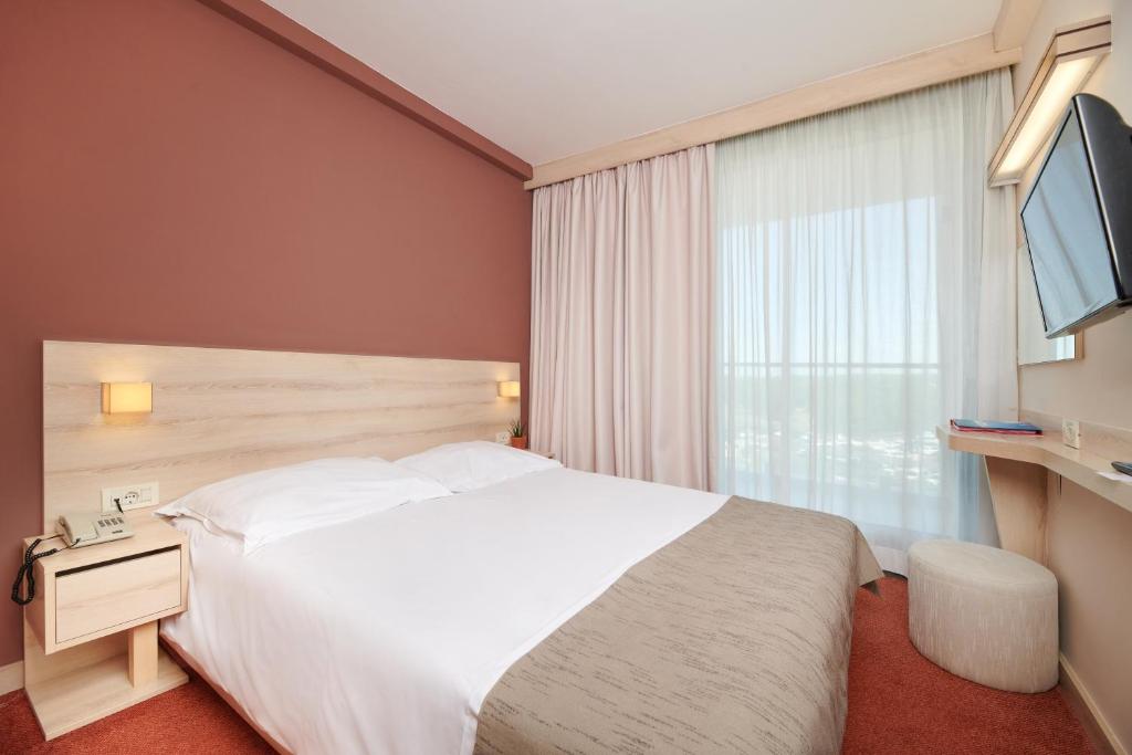 Postel nebo postele na pokoji v ubytování Hotel Materada Plava Laguna