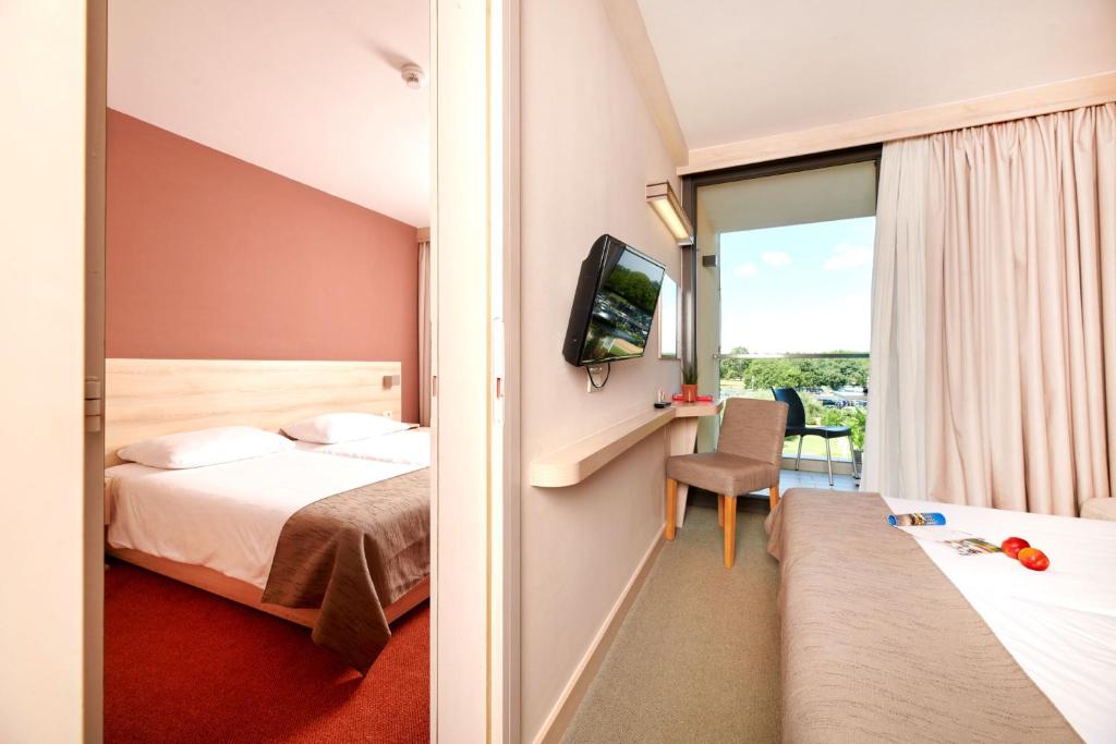 Postel nebo postele na pokoji v ubytování Hotel Materada Plava Laguna