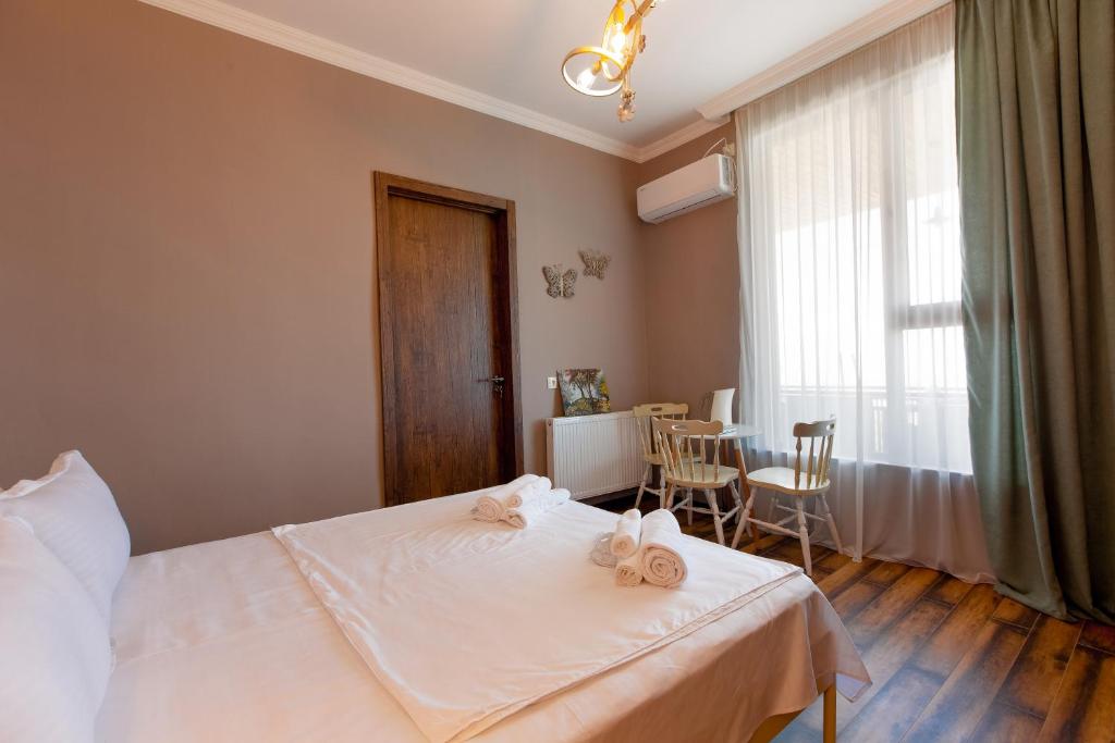 Postel nebo postele na pokoji v ubytování 4 Rooms