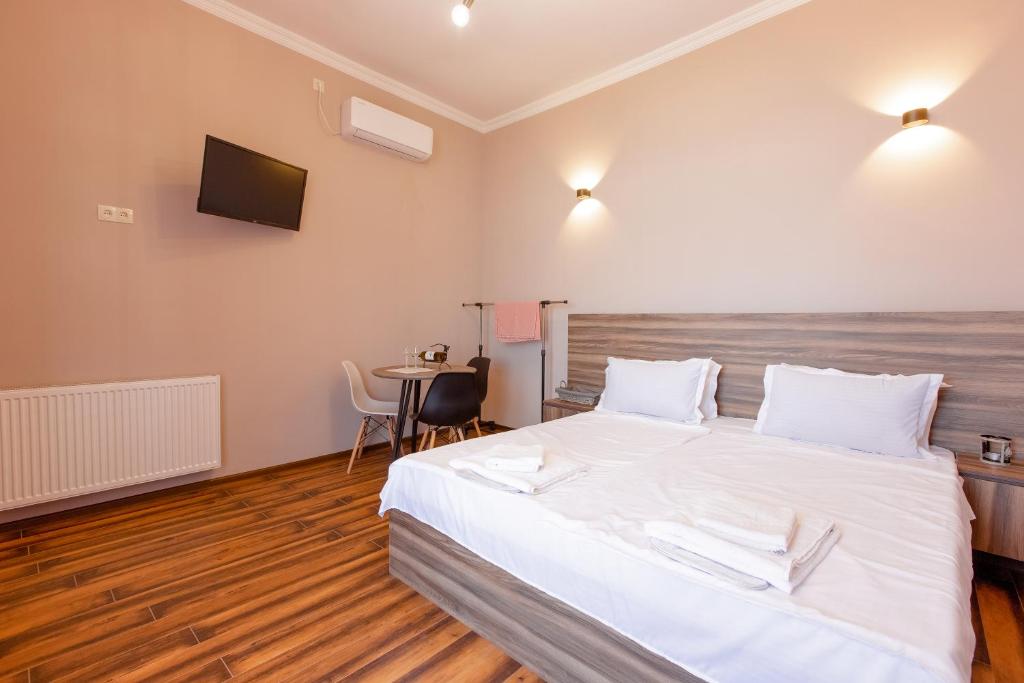 Postel nebo postele na pokoji v ubytování 4 Rooms