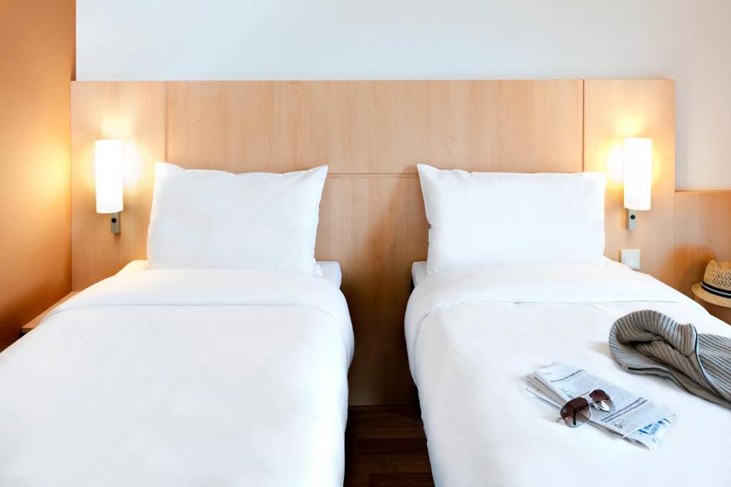 Postel nebo postele na pokoji v ubytování ibis Lyon Est Chaponnay