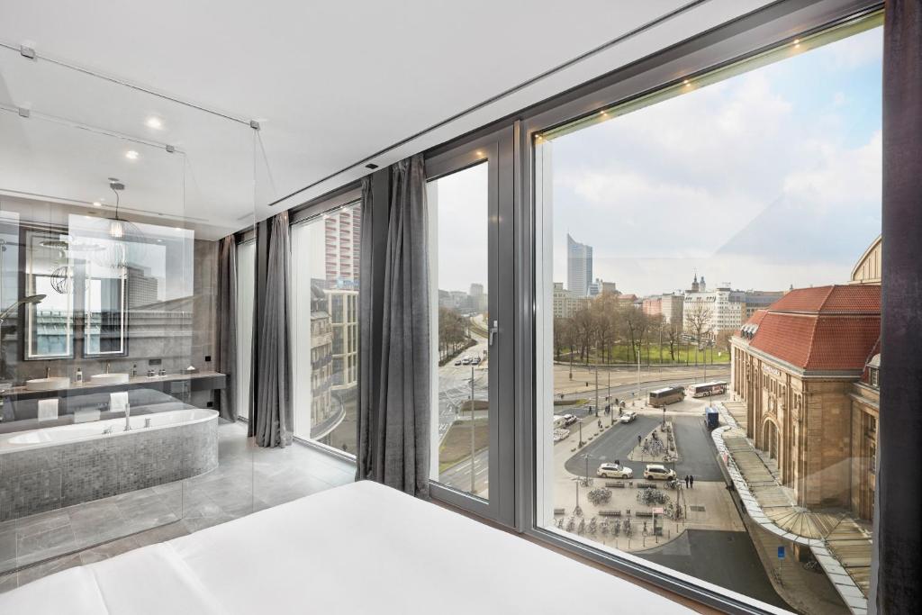 Postel nebo postele na pokoji v ubytování HYPERION Hotel Leipzig