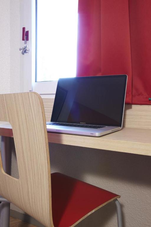 Première Classe Martigues - Triple Room