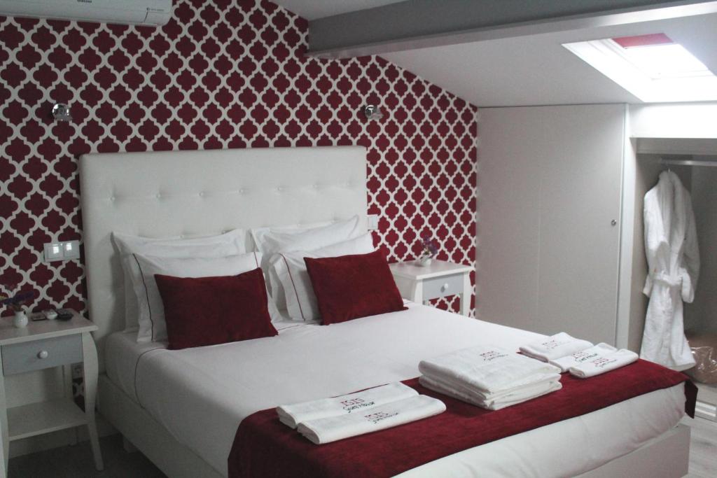 Postel nebo postele na pokoji v ubytování ÍSIS Guest House