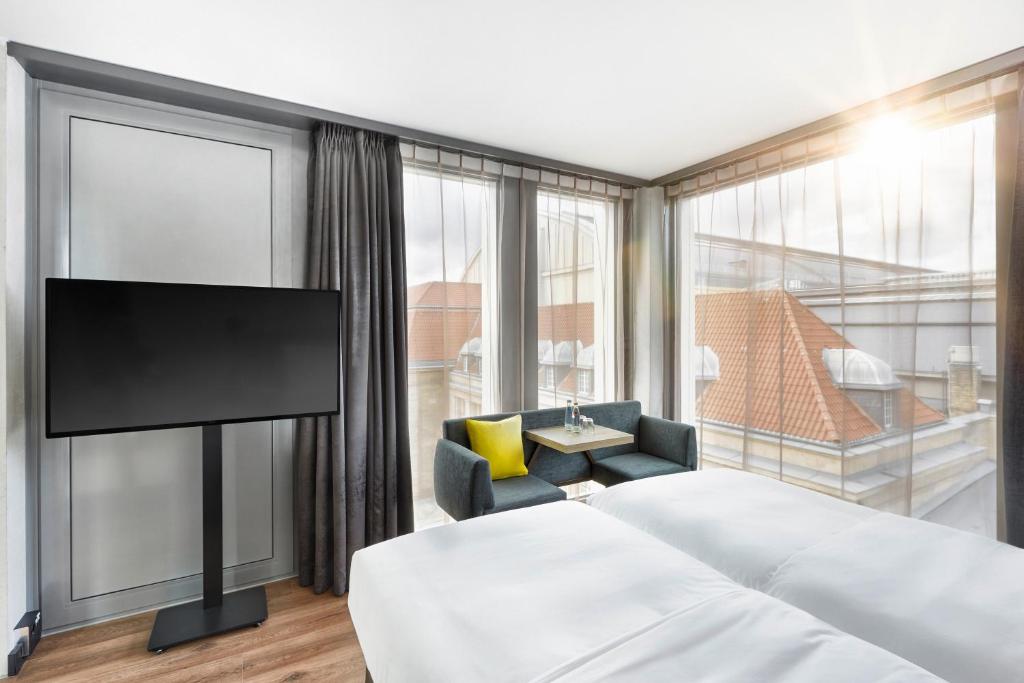 Postel nebo postele na pokoji v ubytování HYPERION Hotel Leipzig