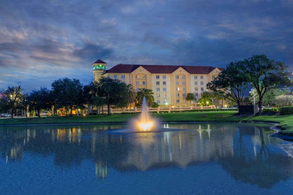 Θέα στο ποτάμι κοντά σε αυτό το ξενοδοχείο