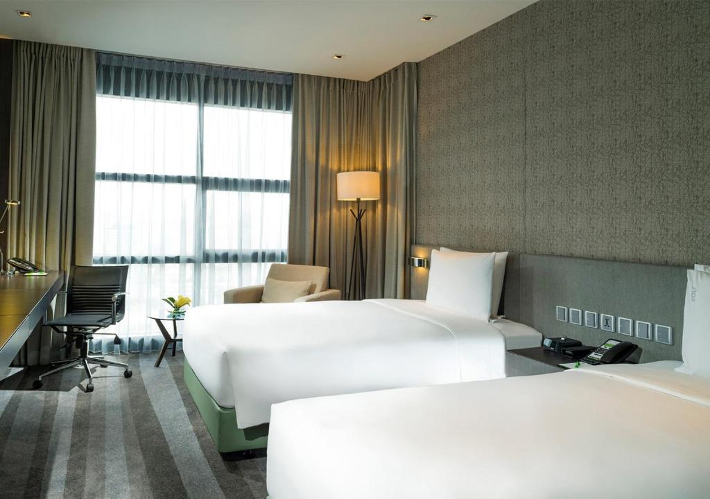 Holiday Inn Bangkok Sukhumvit by IHG