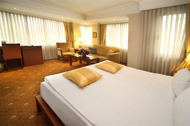 Cartoon Hotel - Executive Double Room
