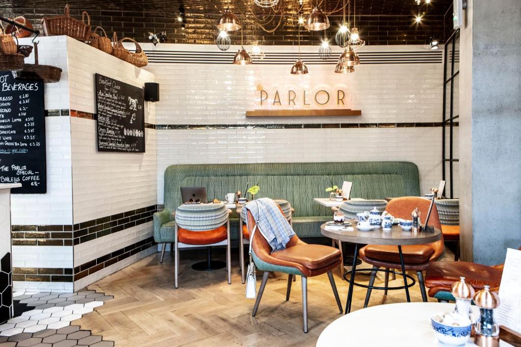 The Address Connolly - Resim 25