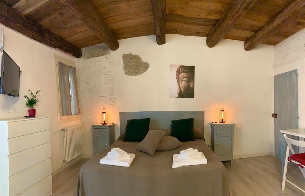Кровать или кровати в номере Green Rooms Ferrara