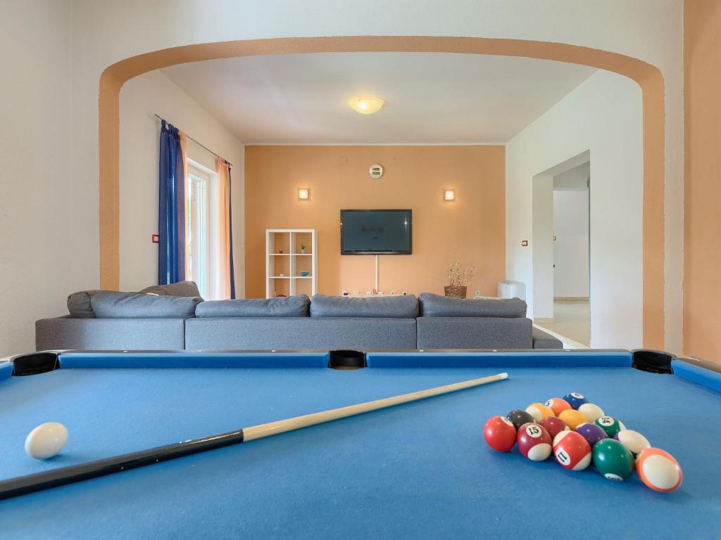 Biliár nebo kulečník v ubytování Holiday Home Melian by Interhome