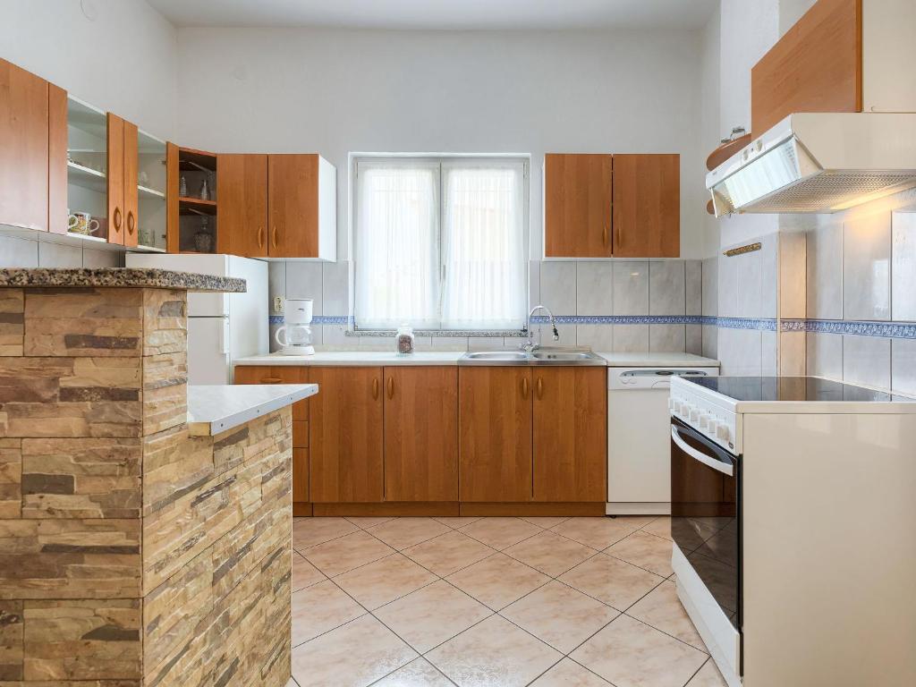 Kuchyň nebo kuchyňský kout v ubytování Holiday Home Melian by Interhome