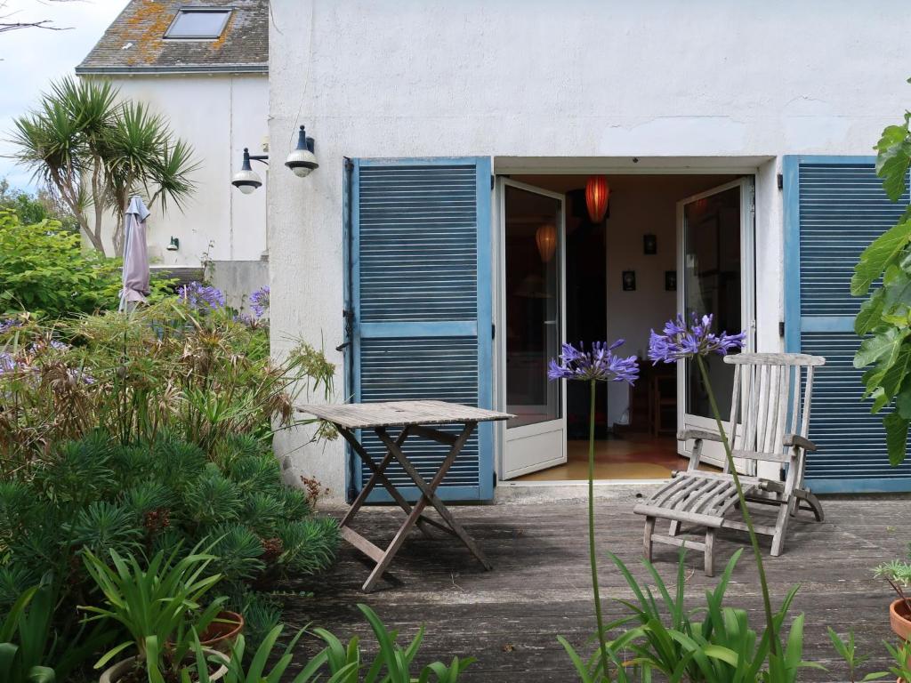 a patio with a table and chairs in front of a house at Holiday Home Pavillon Asiatique by Interhome in Loctudy