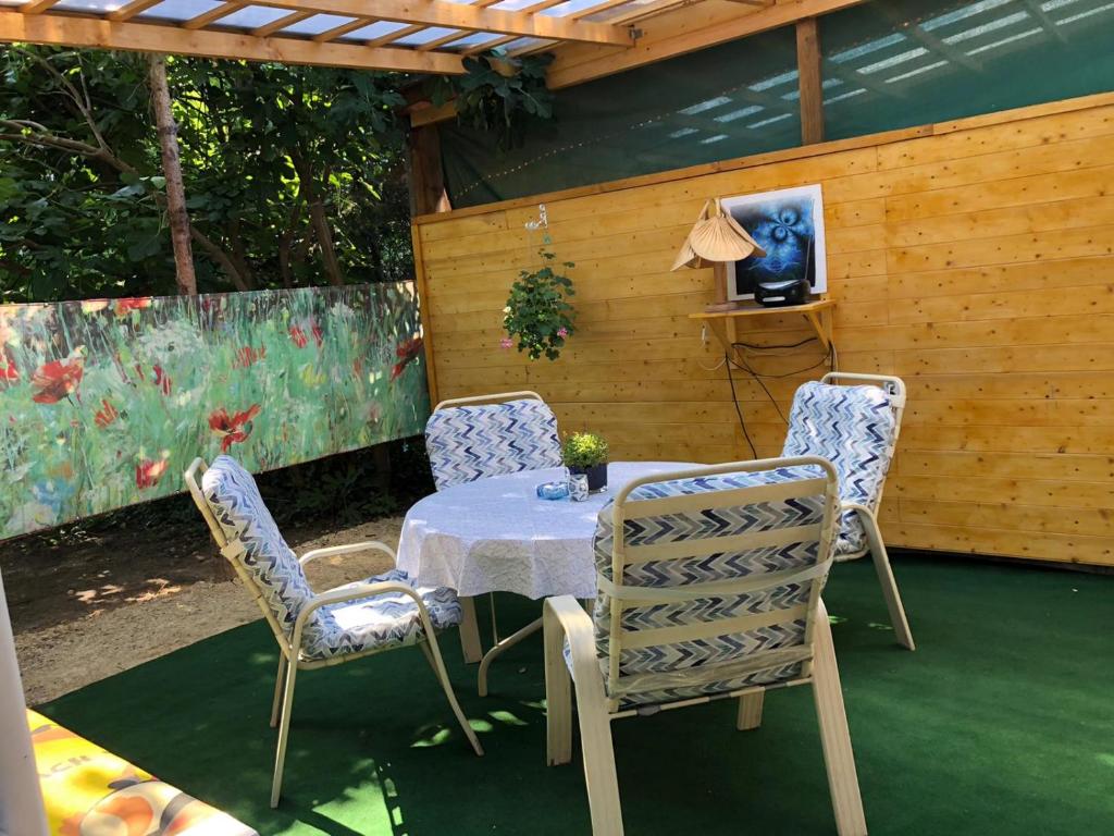 Zdjęcie z galerii obiektu City Camping& Apartman &Bungalow w Győr