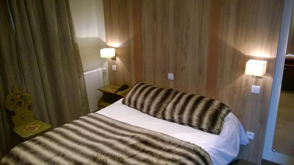 Postel nebo postele na pokoji v ubytování Hôtel Vallée Blanche