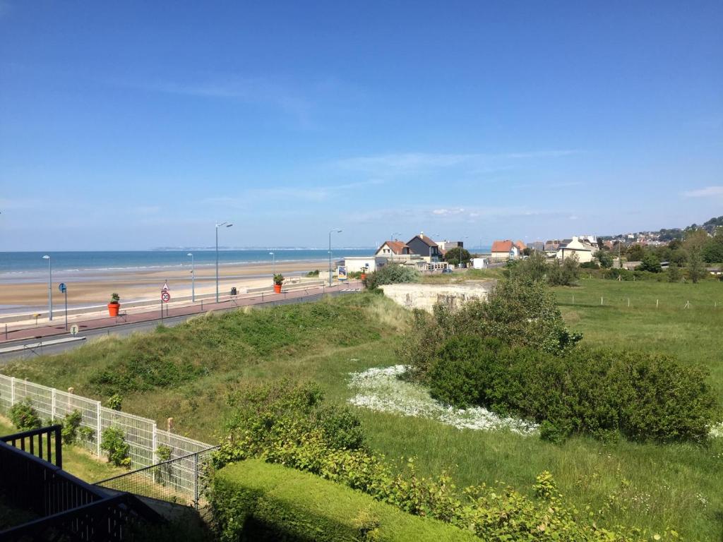 a view of the beach from the balcony of a house at Deauville Plage 1 in Villers-sur-Mer