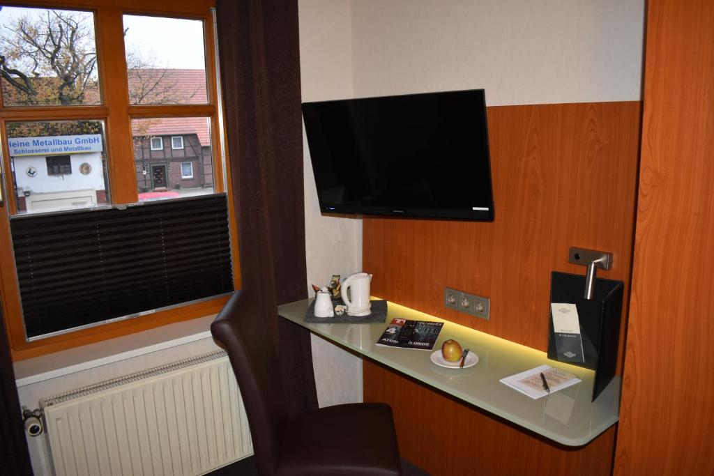 TV a/nebo společenská místnost v ubytování Hotel Neue Stuben
