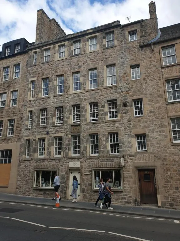 Spacious and historic 2 bed flat on Royal Mile, Edinburgh, United Kingdom