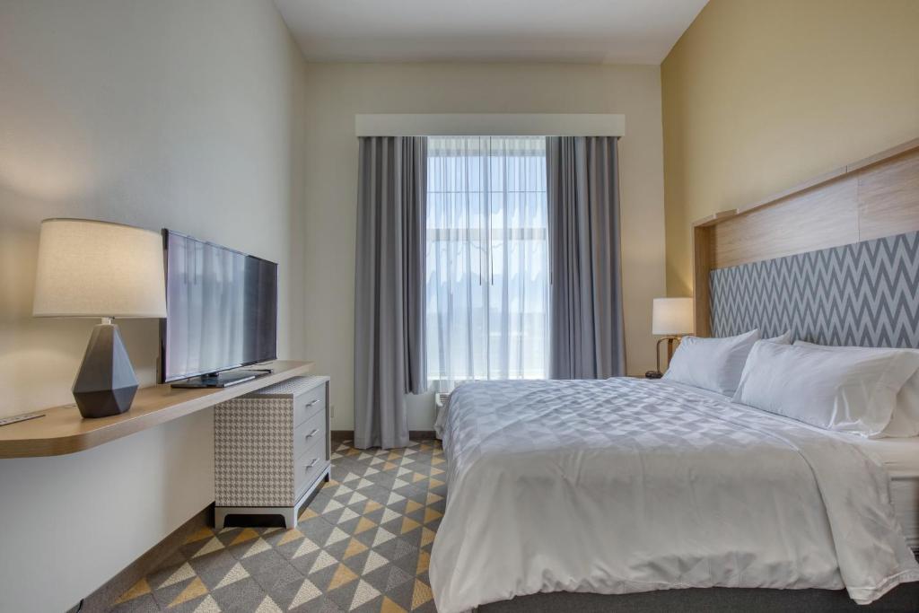 Holiday Inn Hotel & Suites Madison West, an IHG Hotel - 