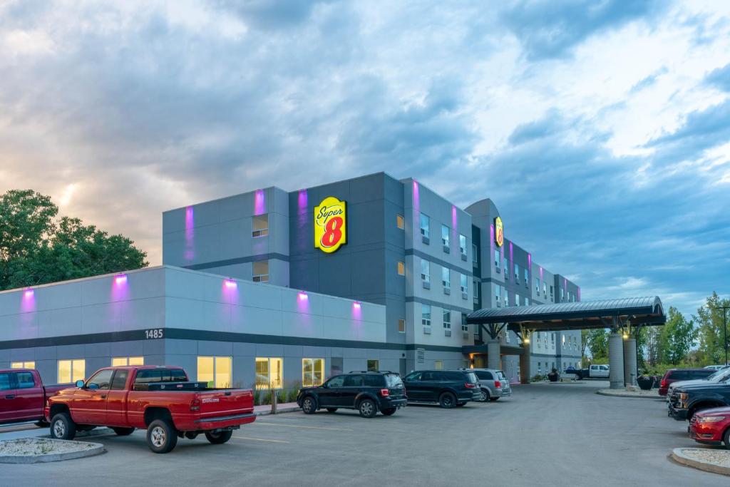 Super 8 by Wyndham Winnipeg East MB - Resim 5