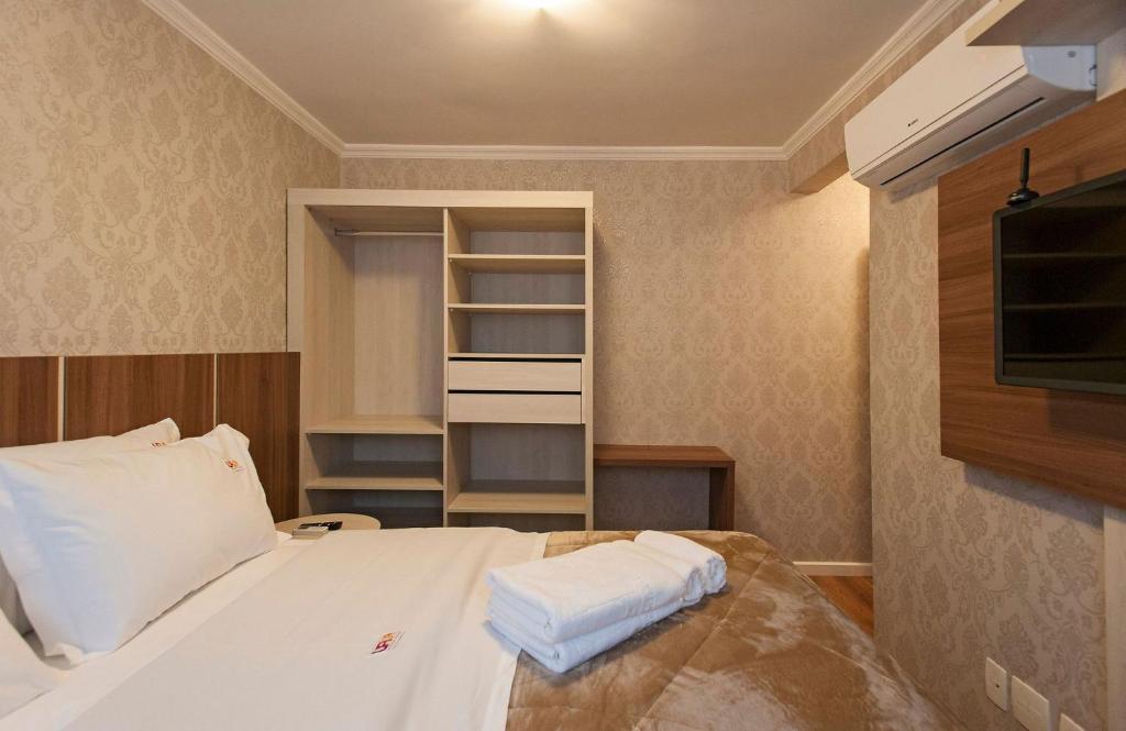 Garibaldi 501B 3 Dormitórios 14PAX junto à Rua Coberta  Garibaldi 501B 3 Dormitórios 14PAX junto à Rua Coberta