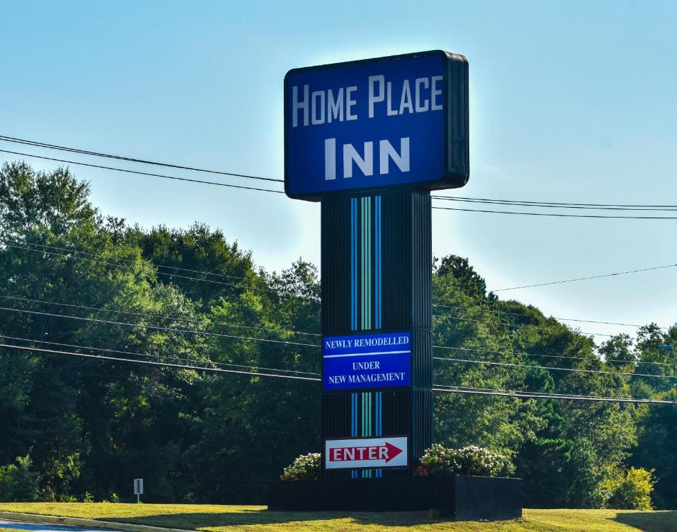 a sign for a home place inn on a pole at Homeplace Inn in Jacksonville