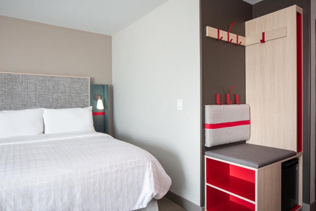 avid hotels - Madison - Monona by IHG photo