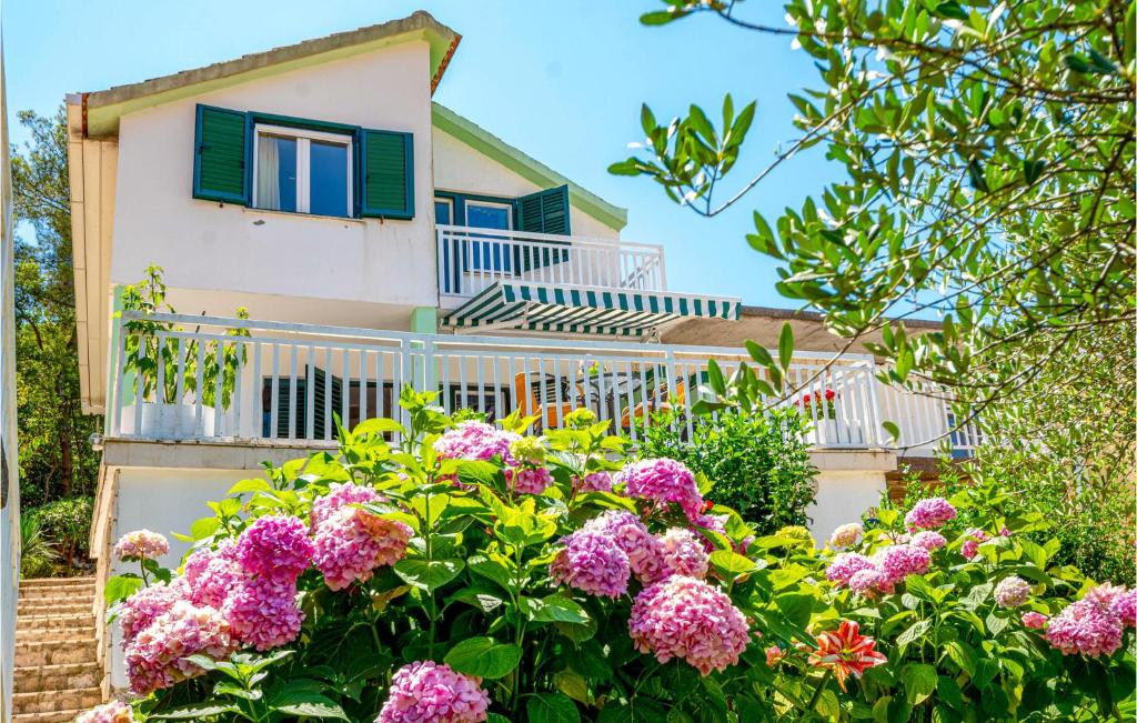 Vonkajšia záhrada v ubytovaní Holiday Home Ston 1