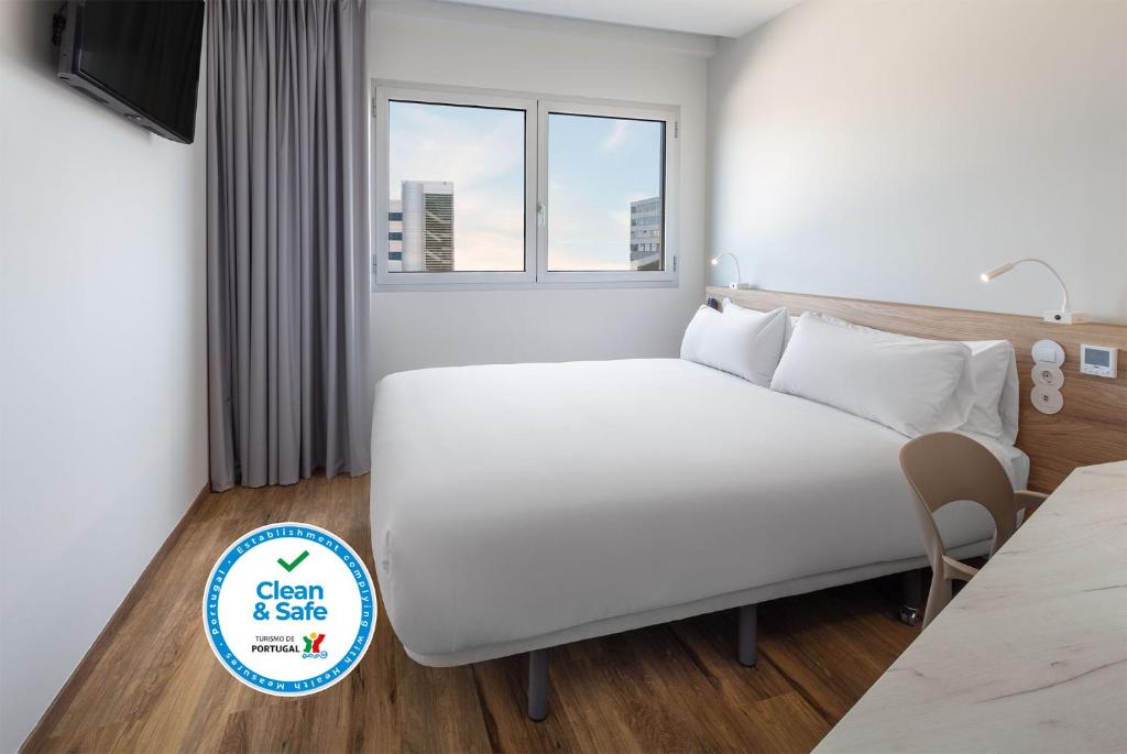 Postel nebo postele na pokoji v ubytování B&B HOTEL Lisboa Aeroporto