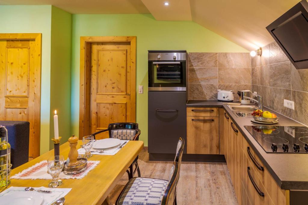 Kuchyňa alebo kuchynka v ubytovaní Putzenhof Appartements