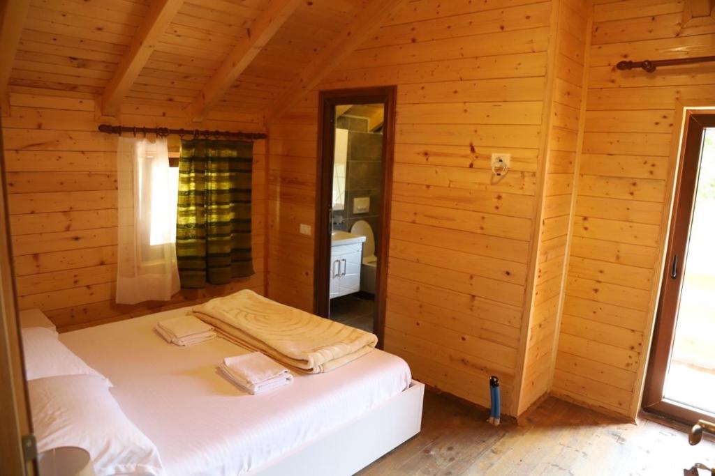 Postel nebo postele na pokoji v ubytování Bujtina Malaj