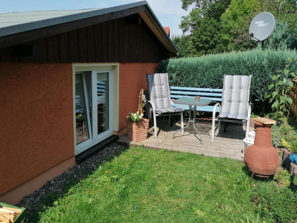 a patio with two chairs and a table at Sandsteinperle in Reinhardtsdorf