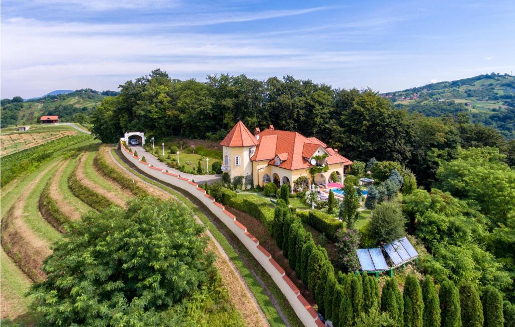 an aerial view of a house in a vineyard at Stunning Home In Sv,kriz Zacretje With Jacuzzi, Wifi And Outdoor Swimming Pool in Gornja Pačetina