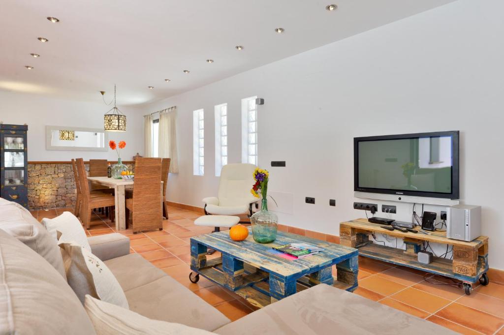 New Villa with Pool 19 mins from Ibiza town Cana Clara, Santa ...