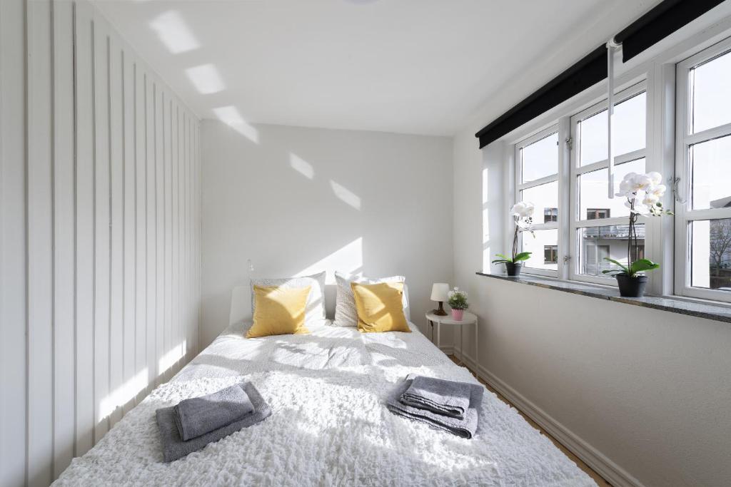 Postel nebo postele na pokoji v ubytování aday - Apartment suite 3 Aalborg Center