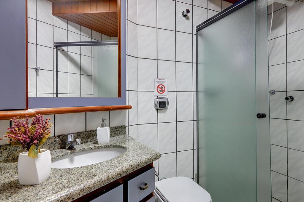  Ingleses a 50 metros da Praia 6 pessoas 101