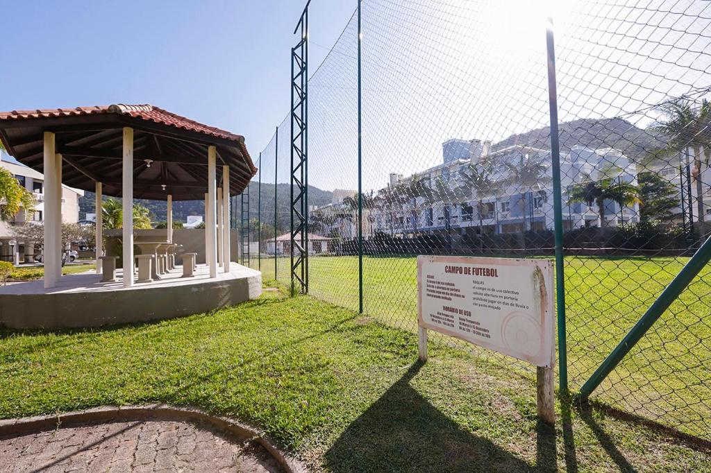  Ingleses a 50 metros da Praia 6 pessoas 101