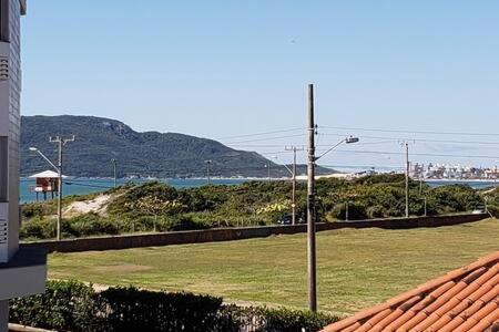  Ingleses a 50 metros da Praia 6 pessoas 101