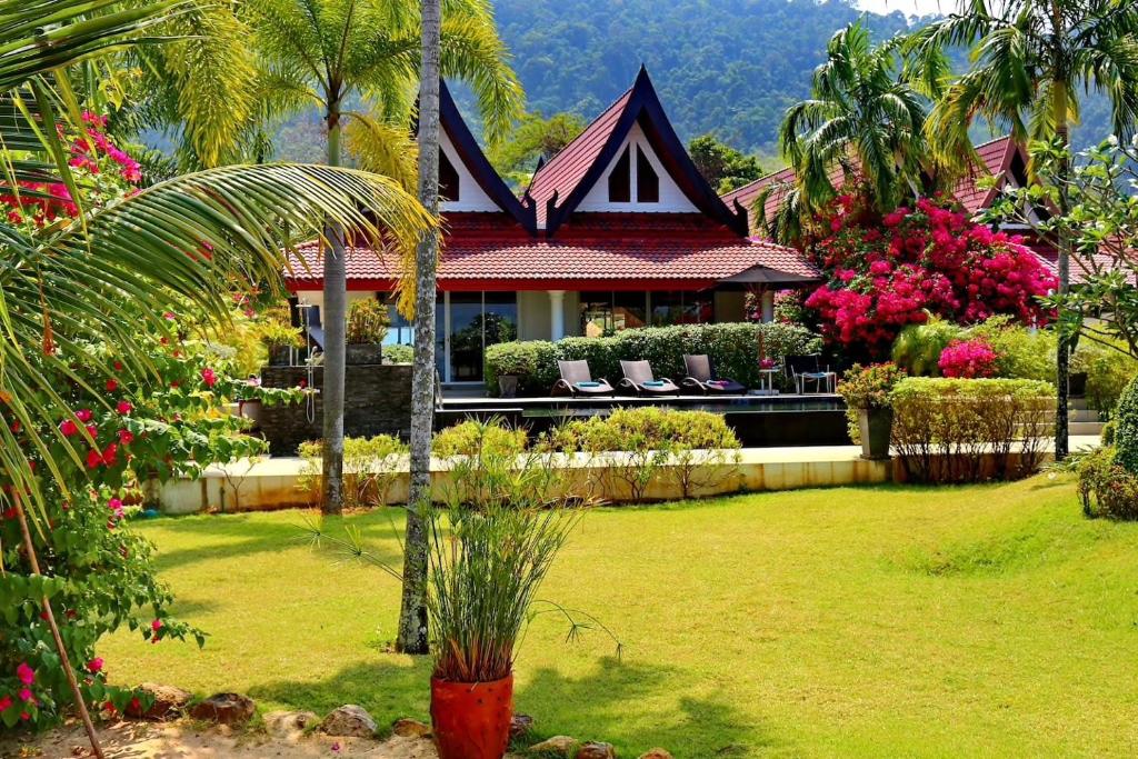 Fotografie z fotogalerie ubytování Koh Chang Beach Front 5 Bedroom Villa v destinaci Ko Chang