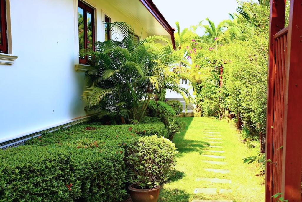 Fotografie z fotogalerie ubytování Koh Chang Beach Front 5 Bedroom Villa v destinaci Ko Chang
