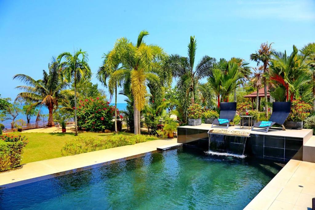 Fotografie z fotogalerie ubytování Koh Chang Beach Front 5 Bedroom Villa v destinaci Ko Chang